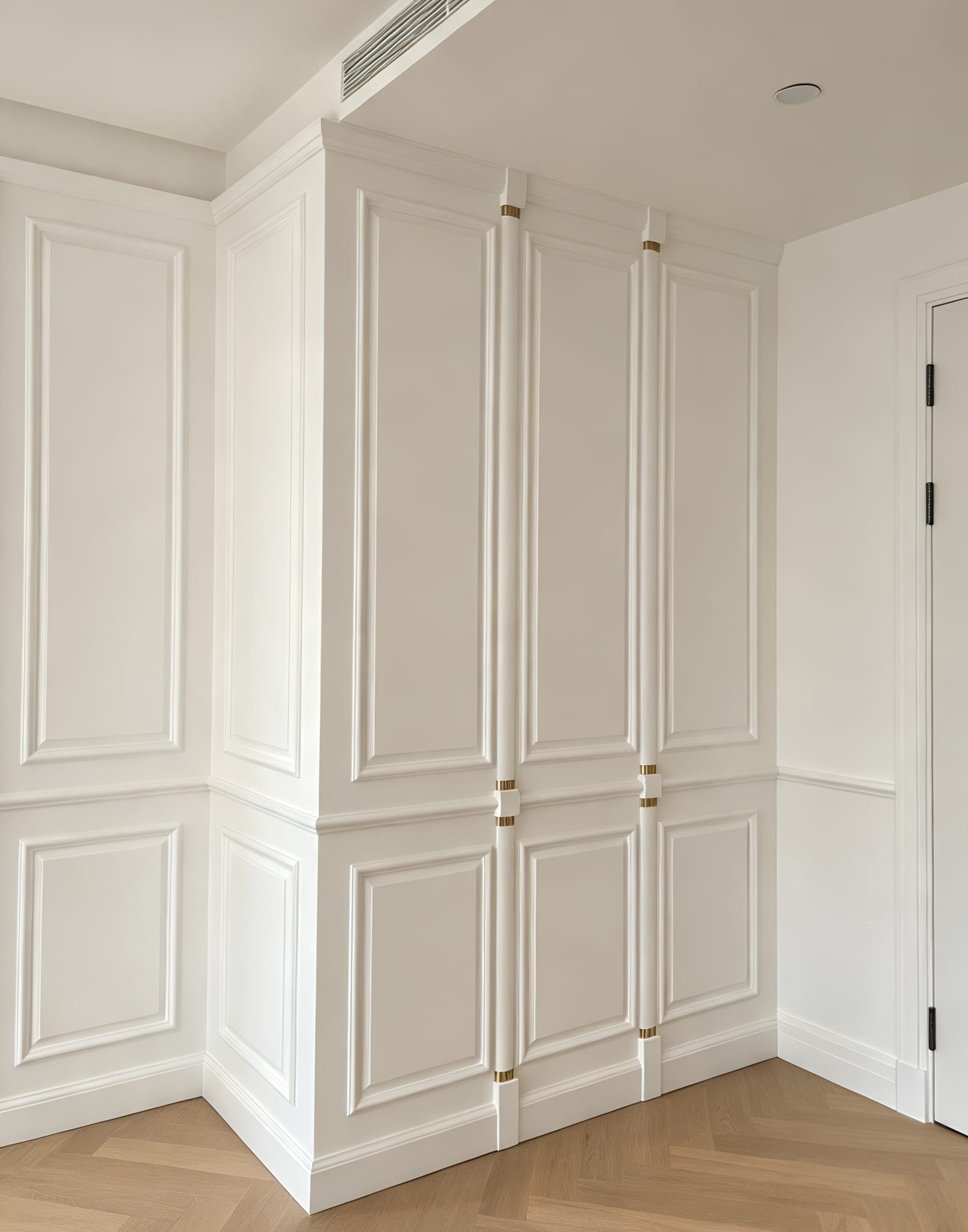 Full-height painted wall panelling continuing around a corner in Chelsea, London