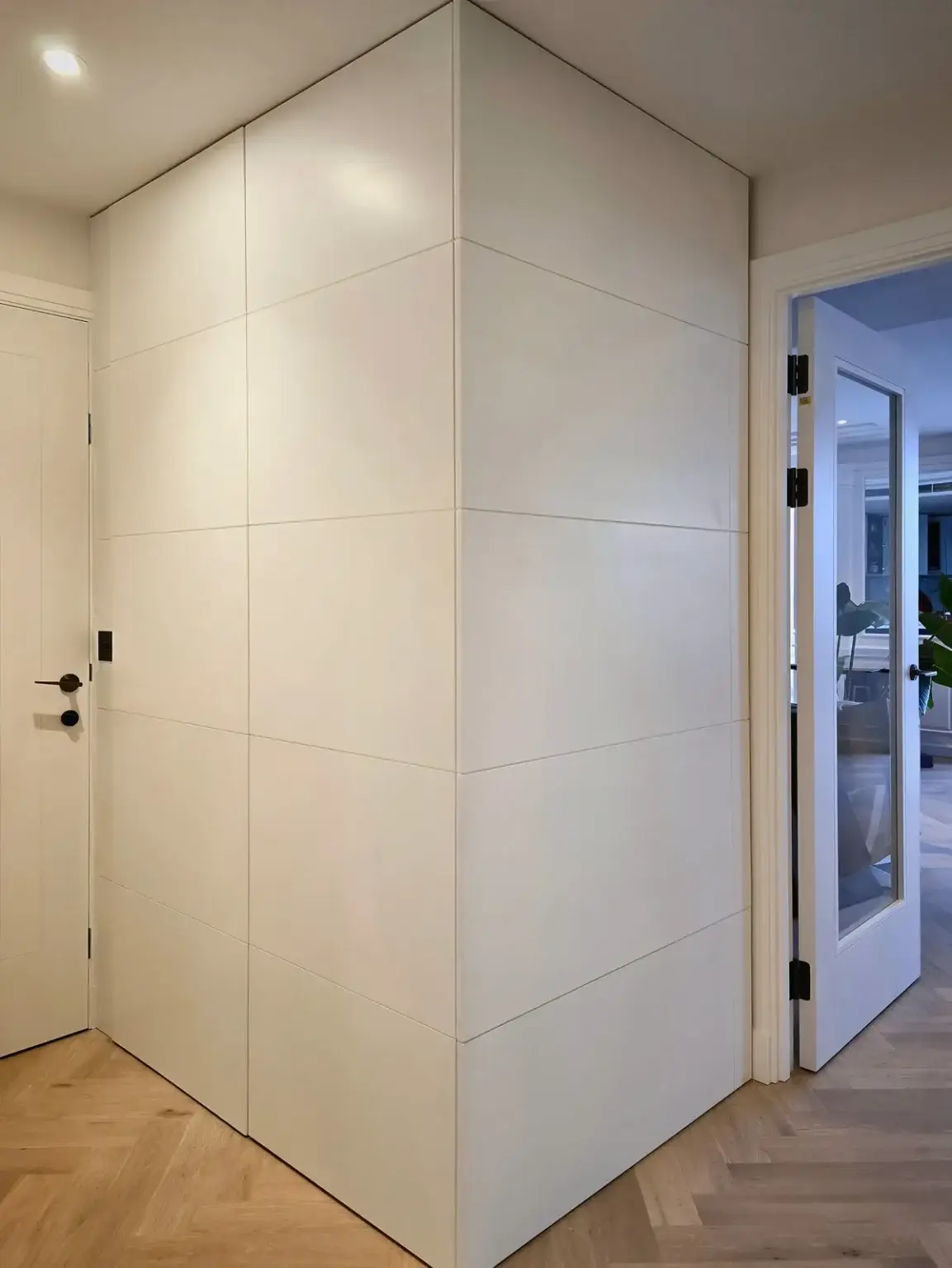 Concealed fitted shoe cabinet wrapping a hallway corner in Chelsea, London